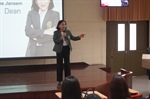คณะมนุษยศาสตร์จัดโครงการปฐมนิเทศนิสิตคณะมนุษยศาสตร์ ประจำปีการศึกษา 2568 โดยในปีนี้คณะฯ ปรับรูปแบบการจัดกิจกรรมโดยช่วงเช้าแบ่งนิสิตออกเป็น 6 กลุ่ม 6 รอบ