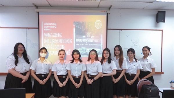 19 กันยายน 2568 บรรยากาศการนำเสนอการดำเนินงานบริษัทจำลองของนิสิตสาขาวรรณกรรมสำหรับเด็ก ชั้นปีที่ 2 โดยมีอาจารย์ ดร. พิชญา นิลรุ่งรัตนา เป็นอาจารย์ผู้สอน