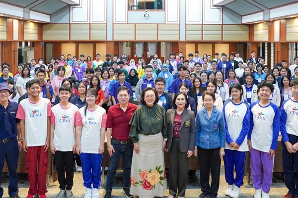 วันที่ 1-4 ตุลาคม 2568 I บ้านผู้หว่าน จังหวัดนครปฐม             ผู้ช่วยศาสตราจารย์ ดร. อัญชลี  จันทร์เสม คณบดีคณะมนุษยศาสตร์ พร้อมด้วย อาจารย์ ดร. ณประภาพร  รุจจนเวท รองคณบดีฝ่ายพัฒนาศักยภาพนิสิตและ