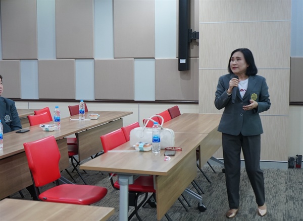 8 ตุลาคม 2568 ผู้ช่วยศาสตราจารย์ ดร.อัญชลี จันทร์เสม คณบดีคณะมนุษยศาสตร์ เป็นประธานการประชุม บุคลากรสายวิชาการและอาจารย์ชาวต่างชาติ