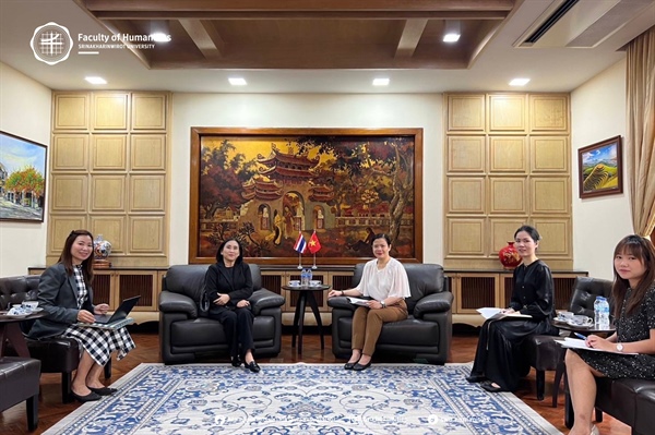 28 ตุลาคม 2568 ผู้ช่วยศาสตราจารย์ ดร.อัญชลี จันทร์เสม ผู้ช่วยศาสตราจารย์ Nguyễn Thị Chiêm เข้าร่วมการประชุมหารือเรื่อง “การแข่งขันเวียดนามสำหรับนิสิตนักศึกษาไทย” ณ สถานเอกอัครราชทูตเวียดนาม