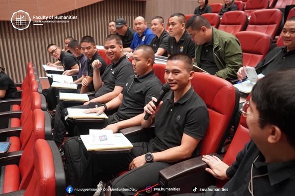 ในโอกาศการศึกษาดูงานเกี่ยวกับแนวทางการจัดการเรียนการสอนภาษาเขมรระดับพื้นฐาน ณ ห้อง Auditorium 1 อาคาร 38 คณะมนุษยศาสตร์