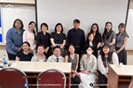 13 มิถุนายน 2569 หลักสูตร ศศ.บ.ภาษาอังกฤษ จัดโครงการ “วิพากษ์เค้าโครงวิจัยนิสิต ศศ.ม.ภาษาอังกฤษ” โดยมุ่งเน้นให้นิสิตสามารถนำความรู้ไปประยุกต์ใช้ในการสร้างสรรค์ผลงานวิจัยที่มีคุณภาพต่อไป
