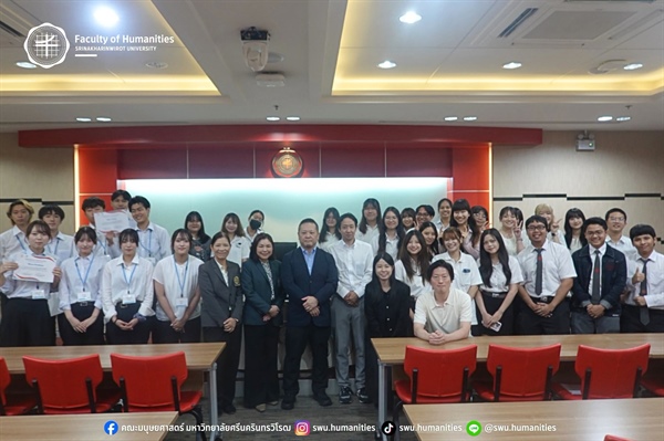 ผู้ช่วยศาสตราจารย์ ดร.สกุลรัตน์ วรธำรง ผู้ช่วยคณบดีฝ่ายความเป็นนานาชาติและเครือข่ายสากล ให้เกียรติกล่าวเปิดกิจกรรมร่วมกับ Rissho University และ  Prefectural University of Hiroshima