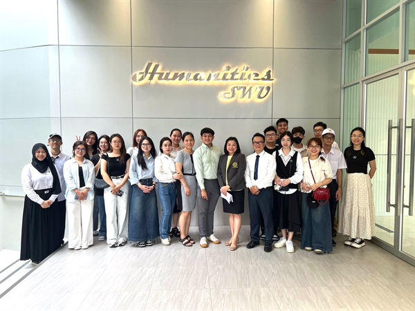 Assistant Professor Dr. Anchalee Jansem, Dean of the Faculty of Humanities welcomed the delegates from, Faculty of Accounting, Ton Duc Thang University, Vietnam.