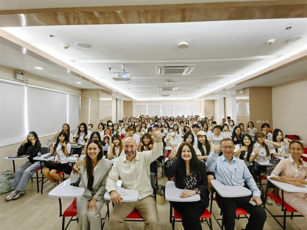 Faculty of Humanities welcomed Prof. Dr. Jen Hirts and Prof. Dr. Rafaela Kunz, visiting professors from Hochschule Fresenius University of Applied Sciences, Germany, as special lecturers