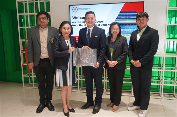 คณบดี ผู้บริการ พร้อมตัวแทนอาจารย์ ร่วมต้อนรับ ผู้บริหารและอาจารย์ จาก The University of Danang ประเทศเวียดนาม ในโอกาสประชุมความร่วมมือทางวิชาการ