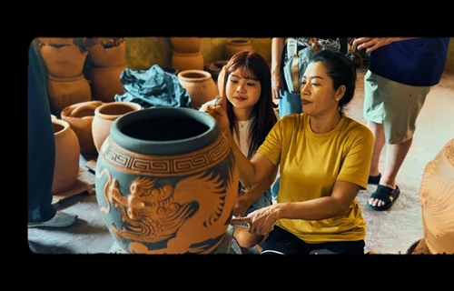 5 มิถุนายน 2568 สืบสานตำนานโอ่งมังกร (龍柄の水瓶の伝説を受け継ぐ)...