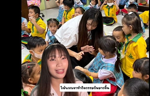 คลิปวิดีโอถ่ายทอดประสบการณ์การสอนภาษาจีนของนิสิตให้แก่นักเรียนระดับอนุบา...
