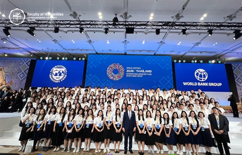 ภาพบรรยากาศระหว่างที่นิสิตปฏิบัติหน้าที่อาสาสมัครสนับสนุนการจัดประชุมประ...