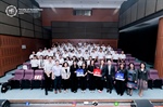ฝ่ายการสื่อสารและภาพลักษณ์องค์กร พร้อมด้วยตัวแทนนิสิตจากคณะมนุษยศาสตร์  ร่วมให้การต้อนรับ และแนะนำคณะมนุษยศาสตร์ เพื่อส่งเสริมความสนใจในการศึกษาต่อให้แก่นักเรียนจากมูลนิธิทุนการศึกษาพระราชทานสมเด็จพระ